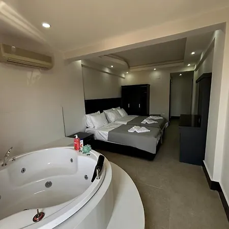 With Jacuzzi And Pool 10 Minutes From The Deadsea Daire *